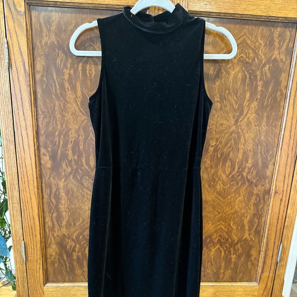 Black Velvet Sleeveless Midi Dress with Open Back – Size M